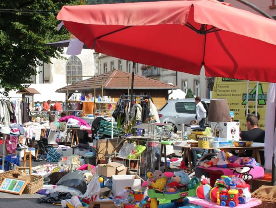 MARCHÉ AUX PUCES